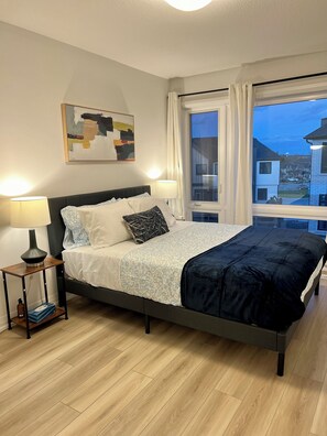 4 habitaciones, tabla de planchar con plancha, wifi y ropa de cama 