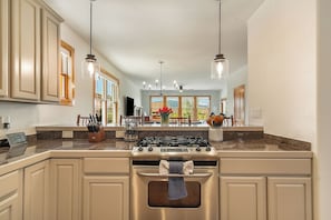 Coffee/tea maker, fridge, microwave, oven - Golf Course Retreat with Hot Tub Dog-Friendly (Granby)