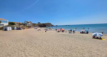 Studio cabine avec terrasse, piscine, tennis, à 5 minutes des plages