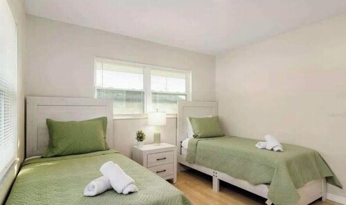 Peaceful Florida Escape 2Bedroom 2 Bath, CLEAN, Comfortable & Convenient.