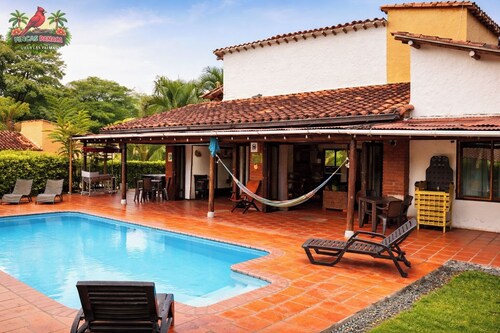 Gorgeous Colombian country-side retreat. Close to numerous attractions.