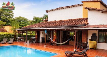 Gorgeous Colombian country-side retreat. Close to numerous attractions.