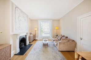 Living area - Historic, elegant and luxurious home in St John's Wood, central London (London)