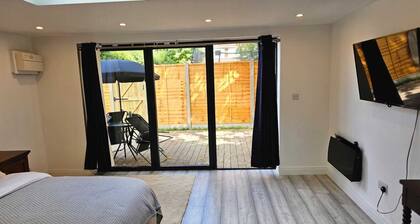 Tranquil 1-bedroom chalet in charming London for a cozy stay