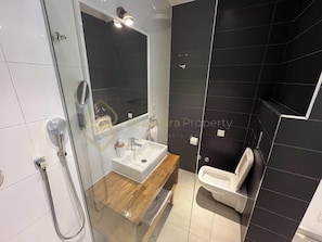 タオル、トイレットペーパー