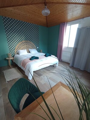 Room - Vrbo Property (Saint-Hilaire-de-Riez)