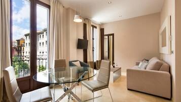 Superior Apartment, City View | Living area