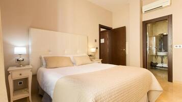 Superior Apartment, City View | Soundproofing, iron/ironing board, free WiFi