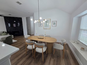 Dining - Wonderful 3-bedroom house with AC next to PGA and Universal Studios (Little Elm)