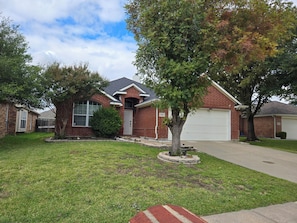 Exterior - Wonderful 3-bedroom house with AC next to PGA and Universal Studios (Little Elm)