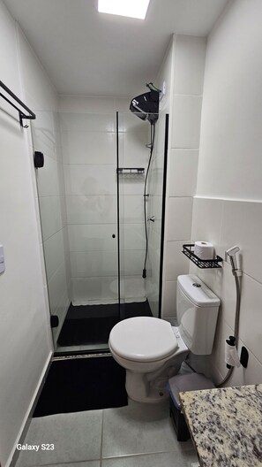 Shower, hair dryer, bidet, towels - Apartamento com lazer completo saúde sp (São Paulo)