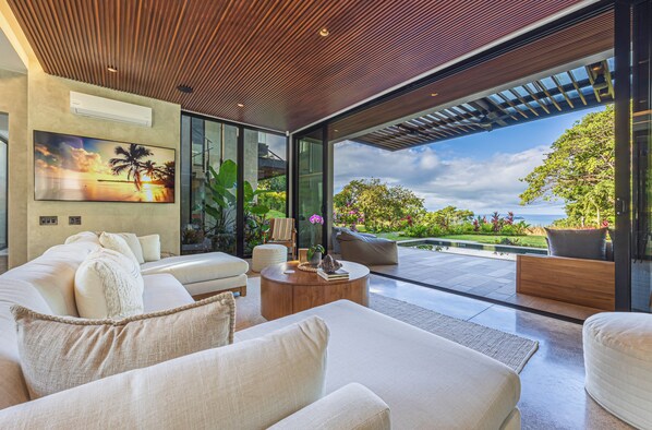 Living area - BLUE LOTUS - BRAND NEW Luxury Ocean View Designer Retreat (Provincia de Puntarenas)