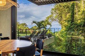 Outdoor dining - BLUE LOTUS - BRAND NEW Luxury Ocean View Designer Retreat (Provincia de Puntarenas)