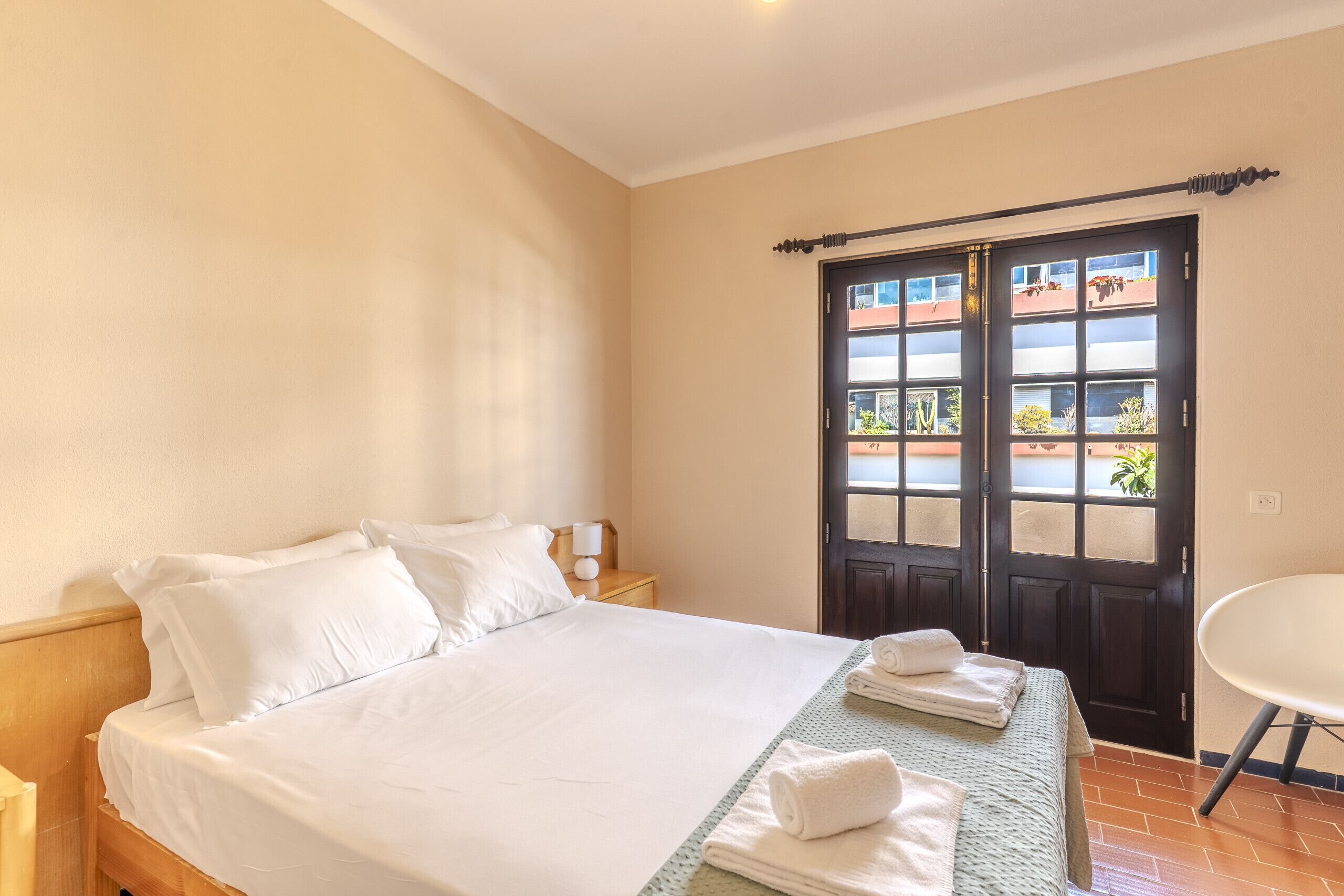 Iron/ironing board, WiFi (free), bed sheets