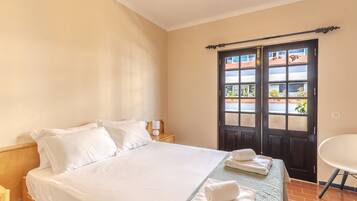 Iron/ironing board, free WiFi, bed sheets