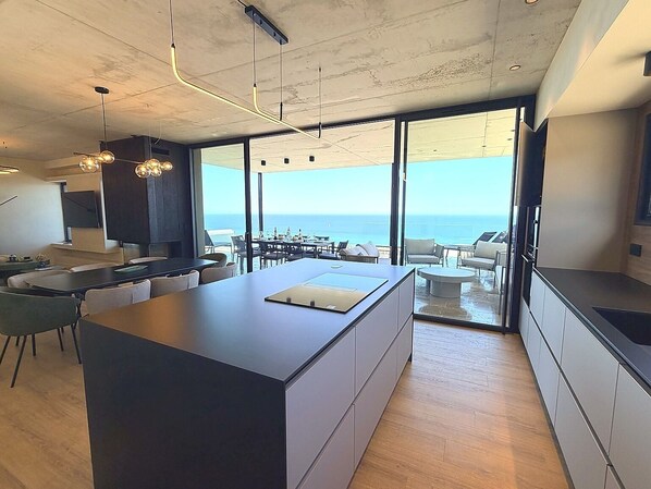 Dining - Contemporary Villa / Ocean View / Solenzara (Sari-Solenzara)