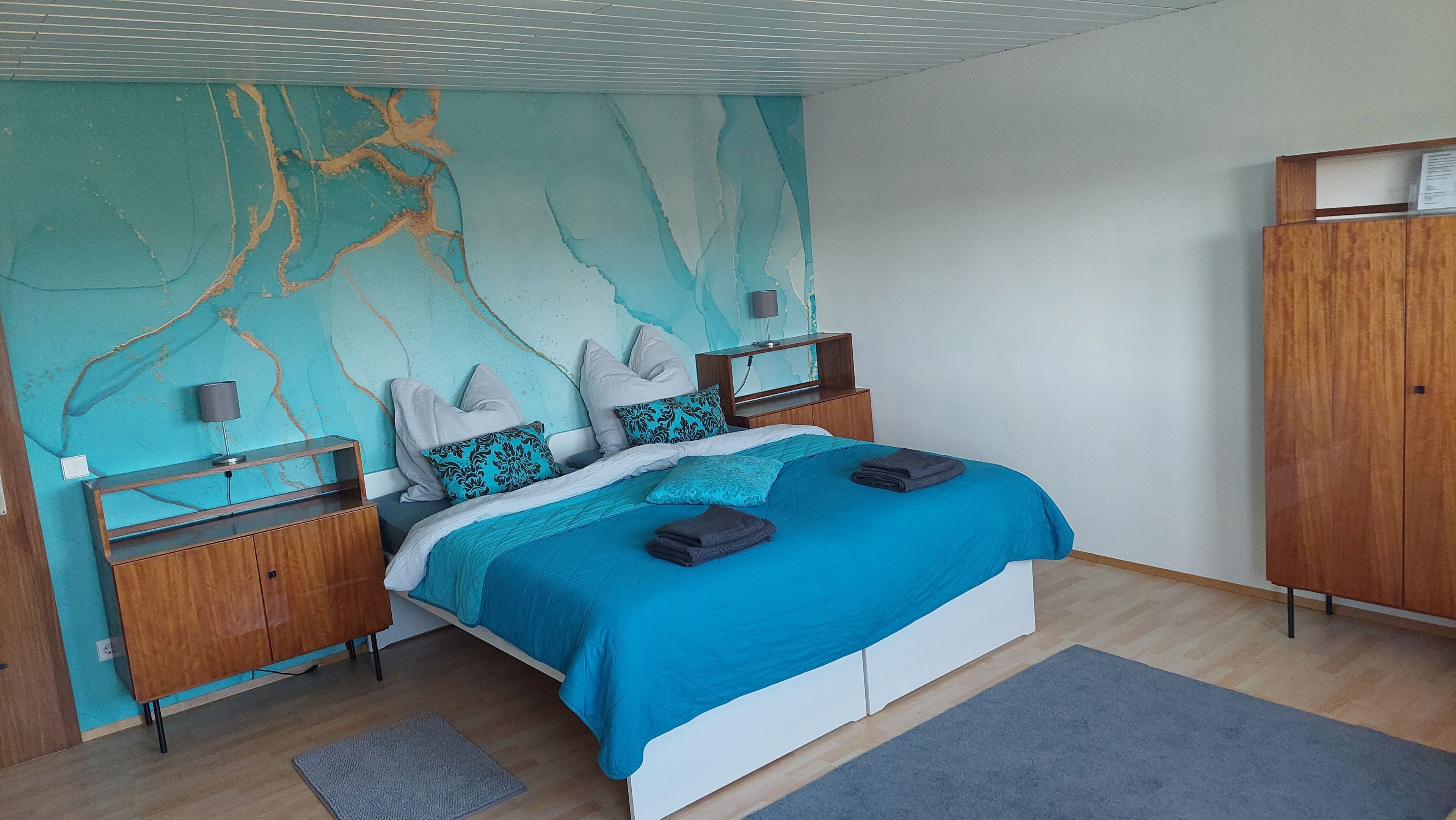3 slaapkamers, een strijkplank/strijkijzer, wifi, beddengoed