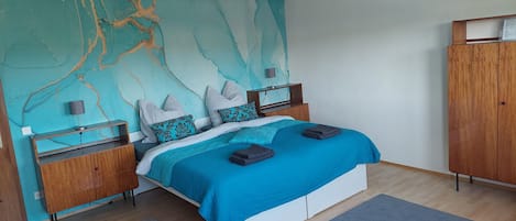 3 slaapkamers, een strijkplank/strijkijzer, wifi, beddengoed