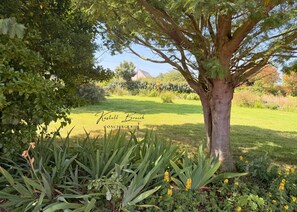 Property grounds - 4-bedroom house with a 7,000-square-meter garden, 950 meters from the sea (Plouézec)