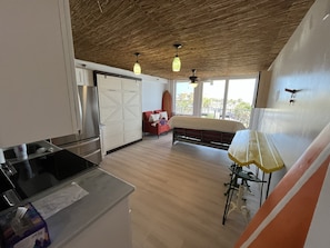 Interior - Surfboard Shack, Cool 1-bed, walk to everything! Huge pool, hot tub, grill& WIFI (Daytona Beach)