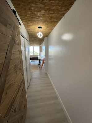 Interior - Surfboard Shack, Cool 1-bed, walk to everything! Huge pool, hot tub, grill& WIFI (Daytona Beach)