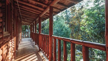Double or Twin Room, 1 Katil Kelamin (Double), Patio, Hill View | Kawasan hartanah