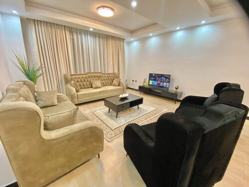Prime Bole 3BR Apartment, Walk to Airport, Balcony Views