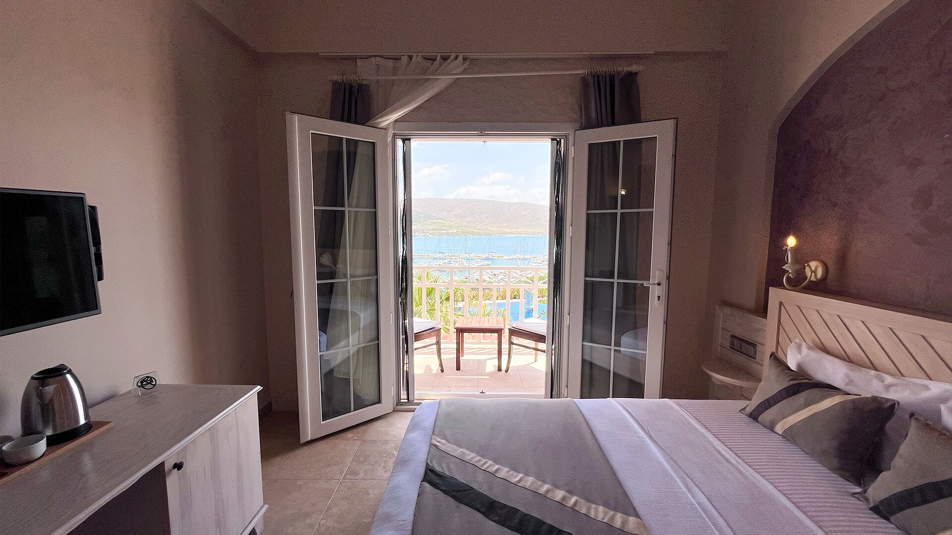 NOA DELUXE SEA ROOM