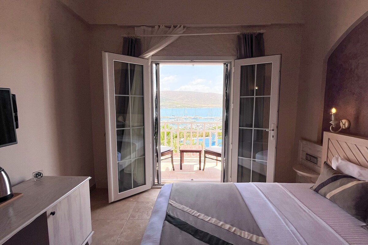NOA DELUXE SEA ROOM