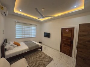 Room - Modern 3BR En-Suite Home + Wi-Fi,Near Airport (Accra)