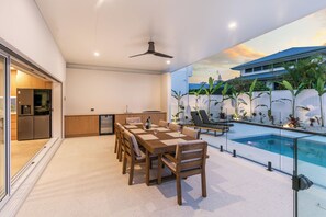 Pool - Bliss On The Avenue - Style, sophistication, elegance (Burleigh Waters)