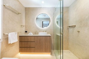 Bathroom - Bliss On The Avenue - Style, sophistication, elegance (Burleigh Waters)