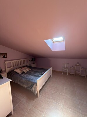 Room - Private Room in a Residential Area (Pinseque)