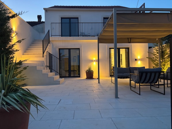 Terrace/patio - Sea View 2-bedroom apartment in the heart of Bol! (Bol)