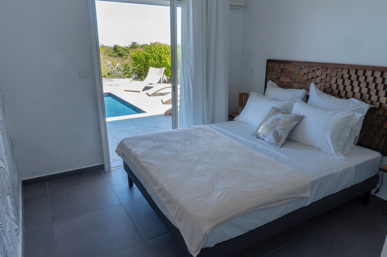 Travel crib, WiFi, bed sheets
