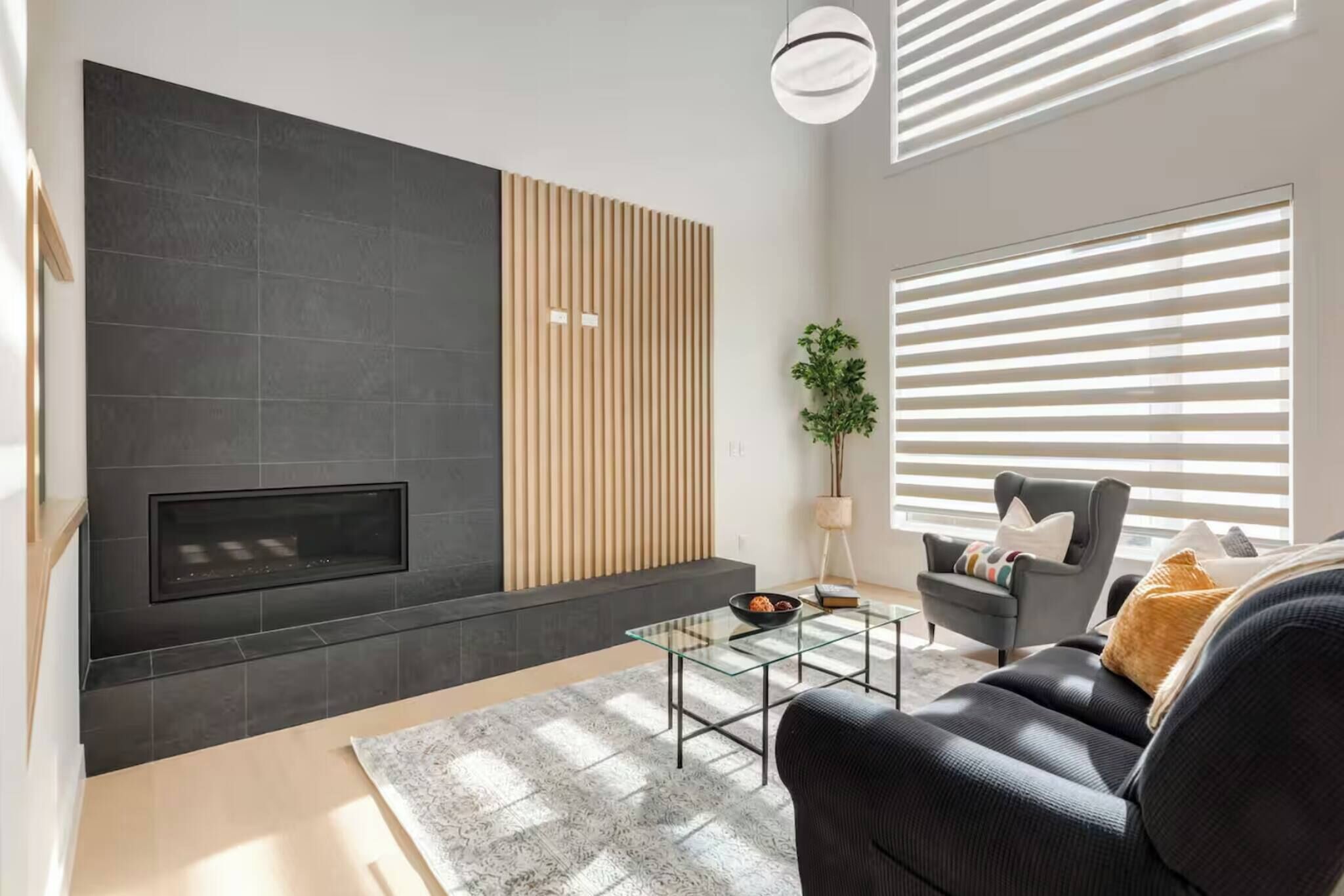 Maison, plusieurs chambres, patio | Aire de séjour | Livres