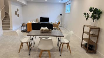 House, Multiple Bedrooms, Patio | Dining room