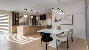 Huis, meerdere slaapkamers, terras | Dineerruimte