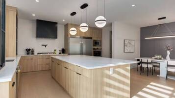 Maison, plusieurs chambres, patio | Intérieur
