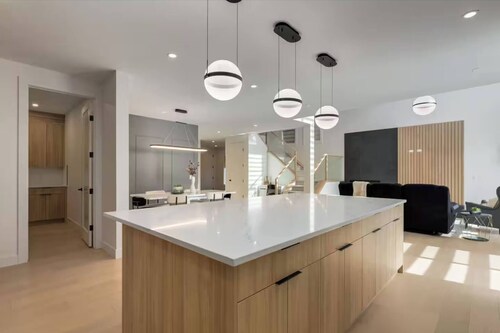 Luxe Elite Escape 8 Bdrm Near Lake!