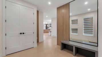 House, 5 Bedrooms, Patio | Interior