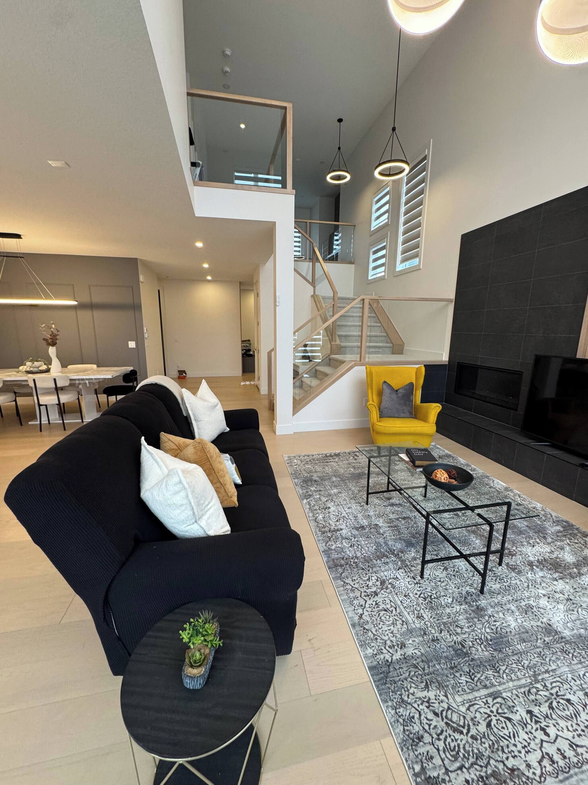 Maison, 5 chambres, patio | Aire de séjour | Livres