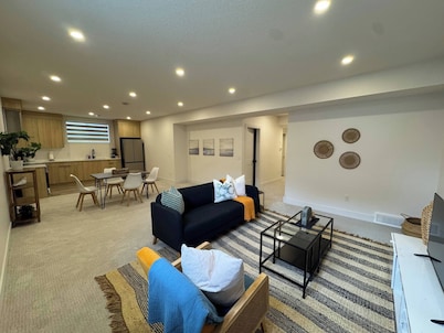 Pavilion Lakefront Luxe 3 Bdrm Near Lake!