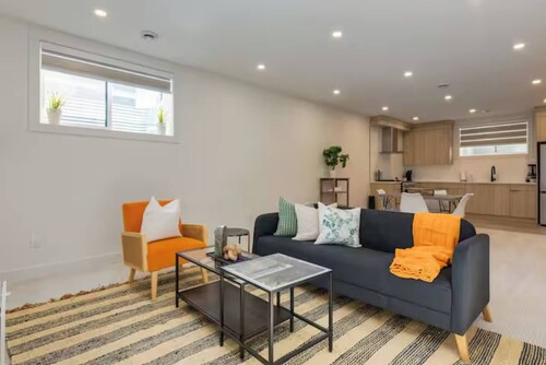 Pavilion Lakefront Luxe 3 Bdrm Near Lake!
