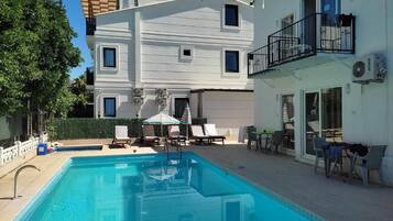 Standard-Apartment, Balkon, Gartenblick | Pool