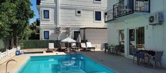 Garden Prizma Hotel & Rooms
