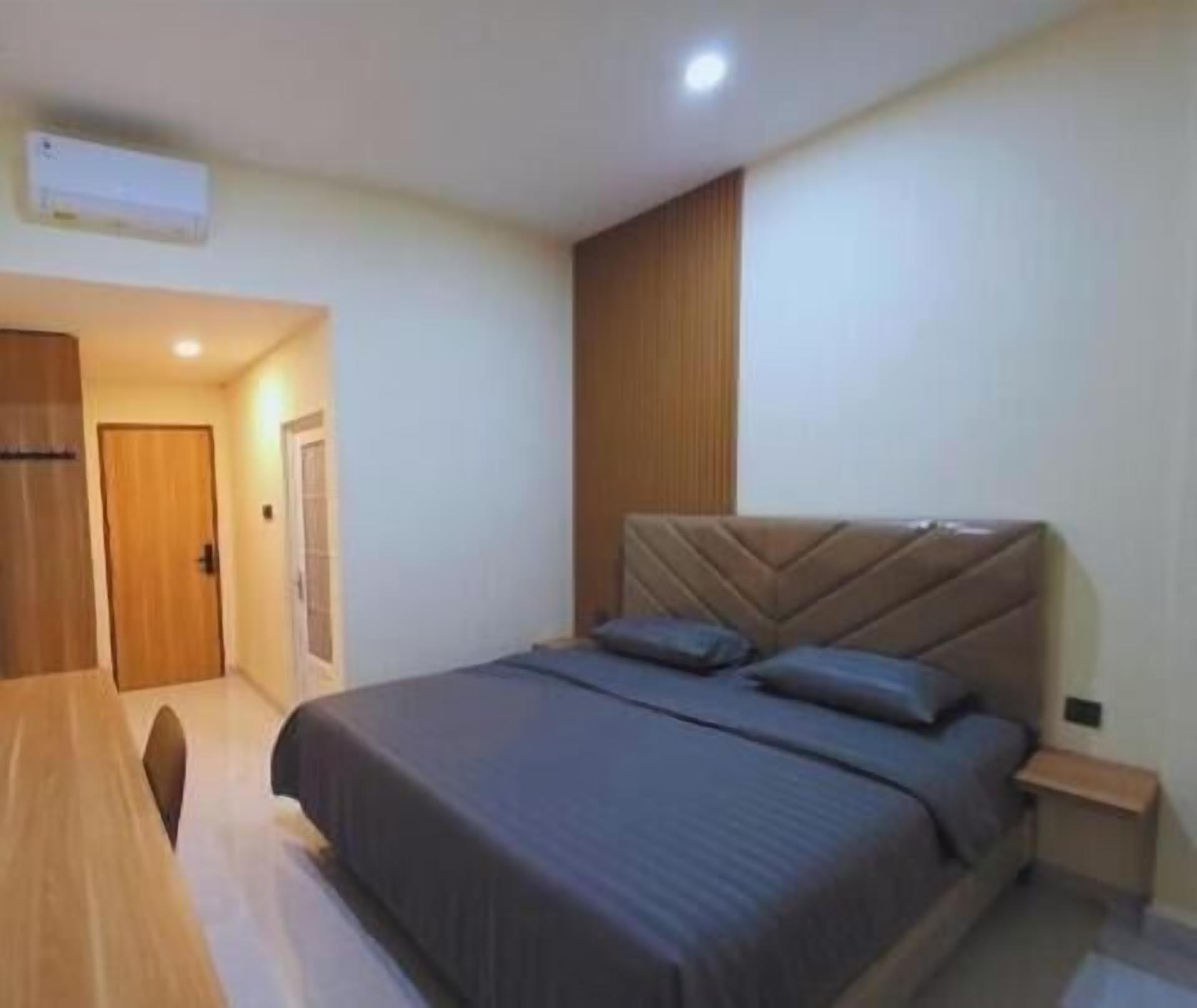 Chambre Deluxe, 1 très grand lit | Bureau, literie fournie