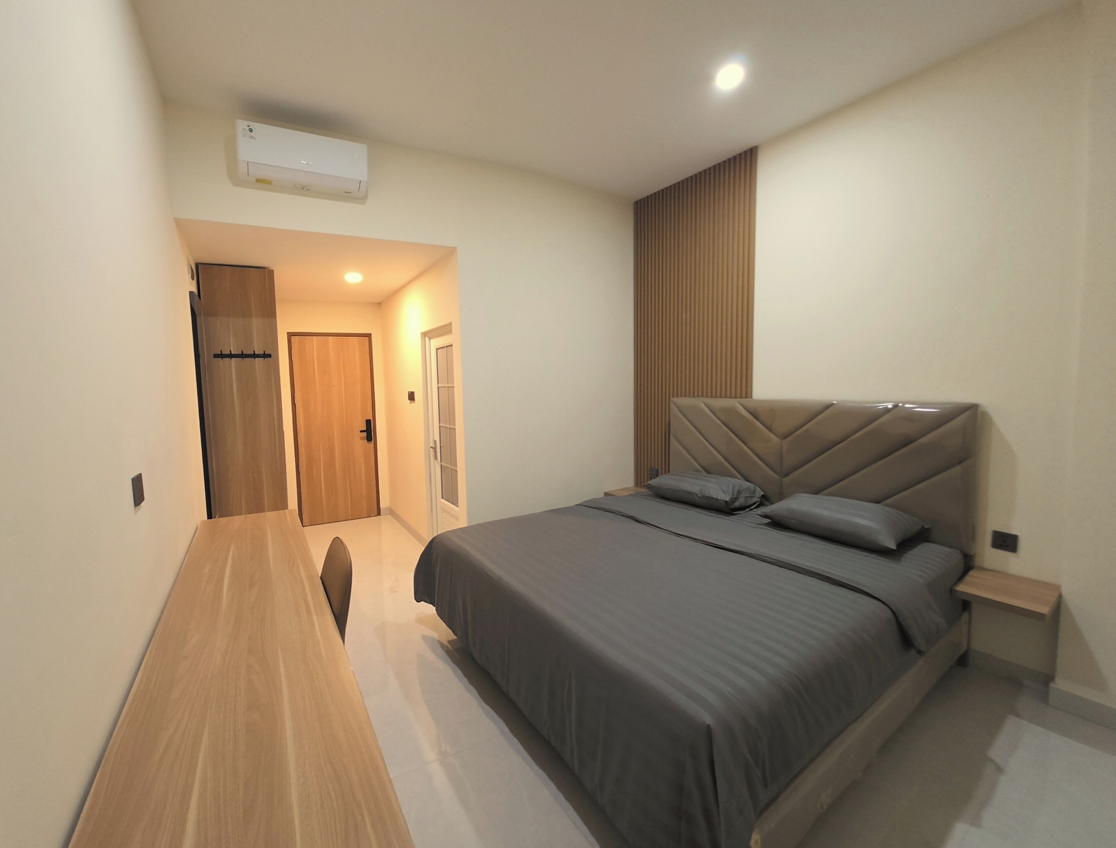 Desk, bed sheets