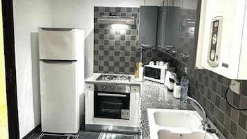 Apartment, 2 Bedrooms, Accessible, Smoking | Dapur peribadi
