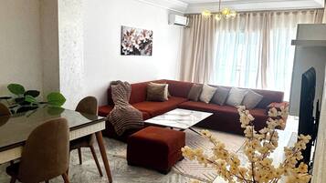 Apartment, 2 Bedrooms, Accessible, Smoking | Ruang tamu